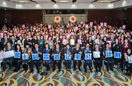 The Secretary for Labour and Welfare, Mr Matthew Cheung Kin-chung, attended the 7th Hong Kong Outstanding Corporate Citizenship Awards Presentation Ceremony. Picture shows Mr Cheung with guests and representatives of awardees.