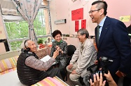The Chief Executive, Mrs Carrie Lam, and the Secretary for Labour and Welfare, Dr Law Chi-kwong, visited elderly residents in a contract home of the Social Welfare Department in Tsz Wan Shan to extend their Lunar New Year greetings. Photo shows Mrs Lam (second left), Dr Law (second right) and the Deputy Director of Social Welfare (Services), Mr Lam Ka-tai (first right) visiting 97-year-old Uncle Fook.