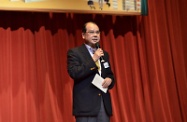 由社区投资共享基金（基金）举办的第二届社会资本校际话剧比赛，于香港浸会大学大学会堂举行了决赛。图示劳工及福利局局长张建宗在活动中致辞。
