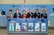 The Secretary for Labour and Welfare, Dr Law Chi-kwong, attended the graduation ceremony of the 14th Capacity Building Mileage Programme (the Programme) jointly organised by the Women's Commission (WoC), Li Ka Shing Institute of Professional and Continuing Education of The Open University of Hong Kong (OUHK) and Metro Broadcast Corporation Limited. Photo shows (from left) Ambassador of the Programme, Ms Nancy Sit; Vice President (Academic) and Acting Director of Li Ka Shing Institute of Professional and Continuing Education of the OUHK, Prof Reggie Kwan Ching-ping; WoC Chairperson, Ms Chan Yuen-han; Dr Law; the President of the OUHK, Prof Wong Yuk-shan, and the Managing Director of Metro Broadcast Corporation Limited, Mr Sung Man-hei, officiating at the ceremony.