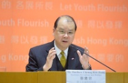 The Secretary for Labour and Welfare, Mr Matthew Cheung Kin-chung, chairs a press conference to elaborate on initiatives on care for the elderly and support for the disadvantaged in the 2014 Policy Address.