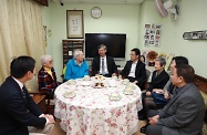 The Secretary for Labour and Welfare, Dr Law Chi-kwong, visited Southern District and called at the TWGHs Jockey Club Rehabilitation Complex in Aberdeen. Photo shows Dr Law (fourth left) and the Chairman of Southern District Council, Mr Chu Ching-hong (fourth right), chatting with visually impaired elderly people.