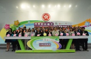 Mr Cheung (seventh left, front row), the Permanent Secretary for Labour and Welfare and Chairman of the Steering Committee on CDF, Miss Annie Tam (eighth left, front row), members of the Steering Committee on CDF and representatives of the supporting organisations officiate at the kick-off ceremony for the fourth batch of CDF projects.