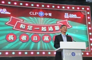 The Secretary for Labour and Welfare, Dr Law Chi-kwong, officiated and spoke at Sharing the Festive Joy luncheon to celebrate Senior Citizens Day organised by CLP Power Hong Kong Limited and the Tung Wah Group of Hospitals for elderly persons. They enjoyed a luncheon reviewing classic Cantonese films.