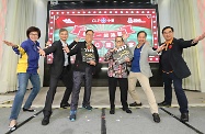 The Secretary for Labour and Welfare, Dr Law Chi-kwong, officiated and spoke at Sharing the Festive Joy luncheon to celebrate Senior Citizens Day organised by CLP Power Hong Kong Limited and the Tung Wah Group of Hospitals for elderly persons. They enjoyed a luncheon reviewing classic Cantonese films.