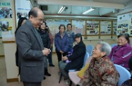 Mr Cheung (first left) extends his warm regards to elderly members at the Hong Kong Sheng Kung Hui Lok Man Alice Kwok Integrated Service Centre.