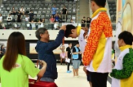 The Secretary for Labour and Welfare, Dr Law Chi-kwong, attended the Swimming Competition and Swimming Invitation Competition for People with Intellectual Disabilities of the 7th Hong Kong Games at Victoria Park Swimming Pool and presented medals to athletes.