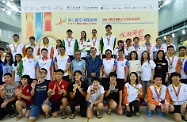 The Secretary for Labour and Welfare, Dr Law Chi-kwong, attended the Swimming Competition and Swimming Invitation Competition for People with Intellectual Disabilities of the 7th Hong Kong Games at Victoria Park Swimming Pool and presented medals to athletes.