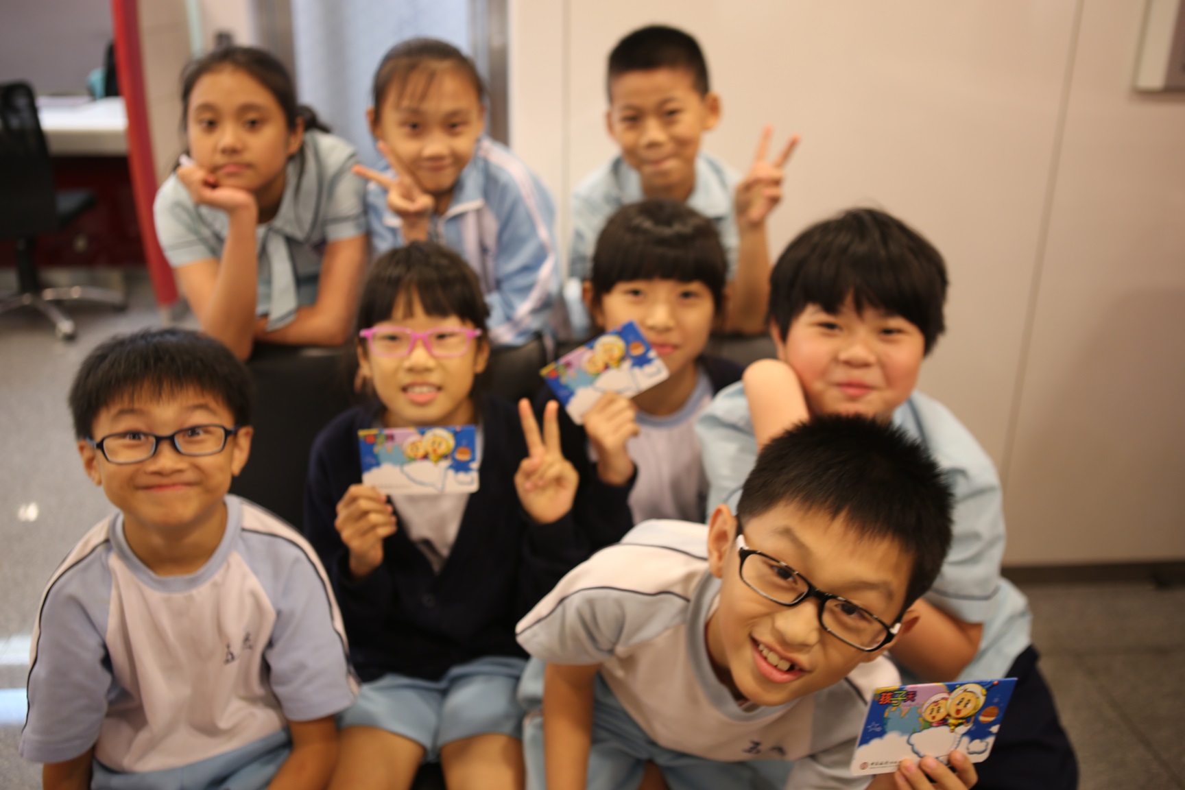 中银香港慈善基金为儿童发展基金学员开立个人储蓄和零存整付账户，让他们能从小学习储蓄理财。