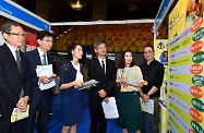 The Labour Department is holding a large-scale job expo for elderly and rehabilitation services at MacPherson Stadium in Mong Kok (July 18 and 19). Photo shows the Secretary for Labour and Welfare, Dr Law Chi-kwong (third right); the Commissioner for Labour, Mr Carlson Chan (first left); the Director of Social Welfare, Ms Carol Yip (third left); and the Chief Executive of the Hong Kong Council of Social Service, Mr Chua Hoi-wai (second left) touring the booth of an participating organisation with other guests. The two-day job expo has attracted a total of 40 participating organisations and is offering about 1 800 vacancies.