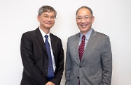 勞工及福利局局長羅致光博士（左）與日本駐香港總領事松田邦紀會面，就雙方關心的事宜交換意見。