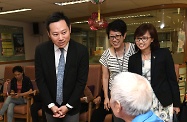 The Acting Secretary for Labour and Welfare, Mr Caspar Tsui, visited St James' Settlement and sent his regards to personnel for their commitment during the passage of the typhoon for supporting members of the public and service users. Photo shows Mr Tsui (third right) and the District Social Welfare Officer (Eastern and Wan Chai), Miss Hannah Yip (first right), greeting elderly persons in the District Elderly Community Centre.
