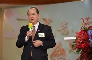 Addressing the 10th anniversary celebration of Hong Kong Jockey Club Shenzhen Society for Rehabilitation Yee Hong Heights today, the Secretary for Labour and Welfare, Mr Matthew Cheung Kin-chung, thanked the institution for taking part in the Pilot Residential Care Services Scheme in Guangdong since June 2014 to encourage eligible elderly persons with residential care needs to reside in Yee Hong Heights.