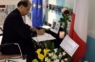The Secretary for Labour and Welfare, Mr Matthew Cheung Kin-chung, signs a book of condolences at the Consulate General of France in Hong Kong & Macau to express his condolences to those who lost their loved ones in the recent terrorist attacks in Paris.