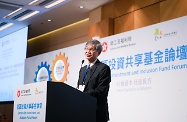 The Secretary for Labour and Welfare, Dr Law Chi-kwong, attended the Community Investment and Inclusion Fund Forum on "Social Capital as a Solution". Photo shows Dr Law delivering a speech at the forum.