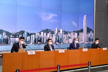 The Secretary for Health, Professor Lo Chung-mau (second right), and the Secretary for Labour and Welfare, Mr Chris Sun (second left), today (January 19) held a press conference on the anti-epidemic policy. The Controller of the Centre for Health Protection of the Department of Health, Dr Edwin Tsui (first right), and the Chief Executive of the Hospital Authority, Dr Tony Ko (first left), also attended.