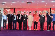 The Chief Executive, Mrs Carrie Lam, attended a spring reception hosted by the labour sector. Photo shows Mrs Lam (fifth right); the Secretary for Labour and Welfare, Dr Law Chi-kwong (fifth left); the Secretary for the Civil Service, Mr Joshua Law (third right); Legislative Council members Mr Poon Siu-ping (sixth left), Mr Ho Kai-ming (fourth right) and Mr Luk Chung-hung (first left); and representatives of the Labour Advisory Board at the toasting ceremony.