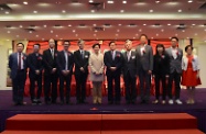The Chief Executive, Mrs Carrie Lam, attended a spring reception hosted by the labour sector. Photo shows Mrs Lam (sixth left) with the Secretary for Labour and Welfare, Dr Law Chi-kwong (fifth left), the Secretary for the Civil Service, Mr Joshua Law (fifth right), Legislative Council members Mr Poon Siu-ping (sixth right), Mr Ho Kai-ming (fourth left) and Mr Luk Chung-hung (fourth right) and representatives of the Labour Advisory Board.