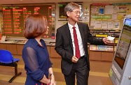 The Secretary for Labour and Welfare, Dr Law Chi-kwong, visited North Point Job Centre of the Labour Department. Photo shows Dr Law (right) trying out the Job Easy touch-screen Vacancy Searching Terminal, which helps people to look for vacancies and apply for jobs.