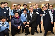 勞工及福利局局長羅致光博士出席在政府總部舉辦為非華語兒童而設的兒童論壇，聽取他們就成立兒童事務委員會的意見。