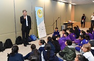 The Secretary for Labour and Welfare, Dr Law Chi-kwong, attended a children forum for non-Chinese speaking children on establishing a Commission on Children in the Central Government Offices.