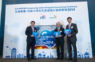 Mr Cheung (centre) is pictured with the Country Business Manager for Hong Kong and Macau of Citi, Mr Weber Lo (left) and the Chief Executive of the Hong Kong Council of Social Service, Mr Chua Hoi-wai (right).