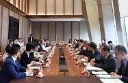The Chief Executive, Mrs Carrie Lam, visited Ping An Technology (Shenzhen) Company Limited in Shenzhen. Photo shows Mrs Lam (sixth right) meeting with representatives of the company. The Secretary for Constitutional and Mainland Affairs, Mr Patrick Nip (eighth right); the Secretary for Food and Health, Professor Sophia Chan (seventh right); the Secretary for Innovation and Technology, Mr Nicholas W Yang (fifth right); the Secretary for Labour and Welfare, Dr Law Chi-kwong (fourth right); the Director of the Chief Executive's Office, Mr Chan Kwok-ki (third right); and the Director of the Hong Kong Economic and Trade Office in Guangdong of the Government of the Hong Kong Special Administrative Region, Mr Albert Tang (second right), also attended.
