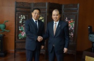 The Secretary for Labour and Welfare, Mr Matthew Cheung Kin-chung, called on the Ministry of Civil Affairs. Photo shows Mr Cheung (right) with the Vice Minister of Civil Affairs, Mr Gong Puguang.