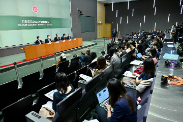 The Financial Secretary, Mr Paul Chan (centre), is joined by the Deputy Chief Secretary for Administration, Mr Cheuk Wing-hing (second left); the Secretary for Constitutional and Mainland Affairs, Mr Erick Tsang Kwok-wai (first right); the Secretary for Commerce and Economic Development, Mr Algernon Yau (second right); and the Secretary for Labour and Welfare, Mr Chris Sun (first left), at a press conference today (October 20) to elaborate on the attracting enterprises and talent initiatives in the 'The Chief Executive's 2022 Policy Address'