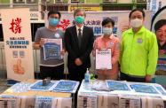 The Secretary for Labour and Welfare, Dr Law Chi-kwong; Under Secretary for Labour and Welfare, Mr Ho Kai-ming; and Political Assistant to Secretary for Labour and Welfare, Mr Henry Fung, signed at a street counter on Tai Shing Street in Wong Tai Sin this afternoon (March 12) in support of improving the electoral system of the Hong Kong Special Administrative Region and the implementation of the principle of "patriots administering Hong Kong ".