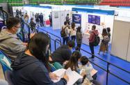 The Greater Bay Area Youth Employment Scheme Job Expo of the Labour Department held concurrently online and at MacPherson Stadium in Mong Kok concluded smoothly, today (March 24) and yesterday (March 23) with 709 young job seekers attended and 2 145 online job applications recorded.