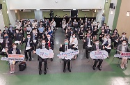 The Secretary for Labour and Welfare, Dr Law Chi-kwong, today (May 18) officiated at the Prelude to the ”Caring Company” 20th Anniversary - Launch Ceremony of the Community Recovery of the Hong Kong Council of Social Service (HKCSS). Photo shows (front row, from second left) the Chairperson of the HKCSS, Mr Bernard Chan; Dr Law; and the Chief Executive of the HKCSS, Mr Chua Hoi-wai, in a group photo with organisation representatives and participants. (Photo provided by HKCSS)