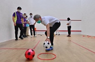 The Secretary for Labour and Welfare, Dr Law Chi-kwong; and the Secretary for Development, Mr Michael Wong, joined the public in enjoying healthy activities at Hong Kong Park Sports Centre this afternoon (August 1) as part of Sport For All Day 2021, organised by the Leisure and Cultural Services Department.