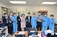 The Chief Secretary for Administration, Mr John Lee, visited Penny's Bay Quarantine Centre on Lantau Island this afternoon (September 7) to view the preparatory work for opening some of the quarantine units at the centre for foreign domestic helpers arriving in Hong Kong. Photo shows Mr Lee (fifth right); the Secretary for Labour and Welfare, Dr Law Chi-kwong (fifth left); the Secretary for Food and Health, Professor Sophia Chan (sixth left); the Commissioner for Labour, Mr Chris Sun (first left); and the Commissioner of the Civil Aid Service, Mr Lo Yan-lai (third left), showing support for the medical staff.