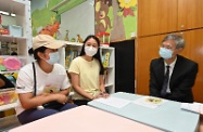 The Secretary for Labour and Welfare, Dr Law Chi-kwong, visited Sweet Heart After School Care Centre for Pre-primary Children in Sham Shui Po this afternoon (September 14) to take a closer look at its re-engineered service, which commenced operation in mid-August. Photo shows Dr Law (right) chatting with a parent (left) to learn more about how the support services of the centre could ease her child care pressure.