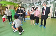 The Secretary for Labour and Welfare, Dr Law Chi-kwong, visited the Sandy Bay Parents Resource Centre of Heep Hong Society in Pok Fu Lam this afternoon (September 24) to learn more about the community support services for parents and relatives/carers of persons with disabilities. Photo shows Dr Law (first right) touring an indoor playroom specially designed for training children's physical strength and body co-ordination skills.