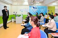 The Secretary for Labour and Welfare, Dr Law Chi-kwong, today (March 15) visited a professional training centre in Sham Shui Po to learn more about the training courses for contract care workers from the Mainland after their arrival in Hong Kong. Photo shows Dr Law (left) showing support for trainees.