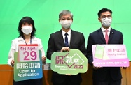 The Secretary for Labour and Welfare, Dr Law Chi-kwong (centre), today (April 25) held a press conference on the implementation details of the 2022 Employment Support Scheme (2022 ESS). The Head of the Policy Innovation and Co-ordination Office, Ms Doris Ho (left), and Partner of PricewaterhouseCoopers, the government-appointed agent for the 2022 ESS, Mr Sam Sze also attended.