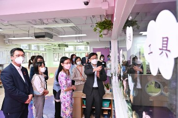 The Secretary for Labour and Welfare, Mr Chris Sun, today (August 12) inspected the Children's Residential Home (CRH) of the Hong Kong Society for the Protection of Children to take a closer look at the progress of its revamp project and the conditions of children under residential care. Photo shows (front row, from right) Mr Sun; the Permanent Secretary for Labour and Welfare, Ms Alice Lau; the Director of Social Welfare, Miss Charmaine Lee; and the Under Secretary for Labour and Welfare, Mr Ho Kai-ming, touring the CRH's facilities.