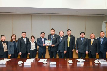 The Secretary for Labour and Welfare, Mr Chris Sun, today (February 2) met with the delegation led by the Minister of Labour of Thailand, Mr Suchart Chomklin, to exchange views on labour issues of mutual concern. The Permanent Secretary for Labour and Welfare, Ms Alice Lau, and the Commissioner for Labour, Ms May Chan, were also present. Photo shows Mr Sun (fifth left) with Mr Suchart (sixth left) and his delegation.