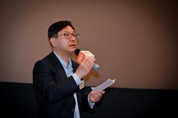 勞工及福利局局長孫玉菡今日(四月八日)在社會福利署舉辦的「寄養服務 1+1電影會」上致辭時感謝寄養家長一直對寄養兒童的關愛和照顧,並鼓勵更多有心人投入寄養服務行列。