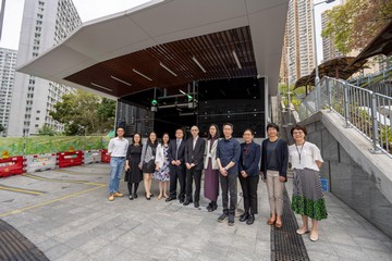 The Deputy Director General of the Rights Protection Department of the China Disabled Persons' Federation (CDPF), Mr Zhang Dongwang, led a delegation comprising representatives from the Legislative Affairs Commission and the Social Development Affairs Committee of the National People's Congress and the CDPF in its visit on the development of barrier-free environment in Hong Kong in the past three days (April 17 to 19), as part of its visit to Hong Kong and Macao. Photo shows Mr Zhang (fifth left) and the delegation in a visit to the first territory-wide hillside elevator system linking Tai Wo Hau Road and Wo Tong Tsui Street in Kwai Chung this afternoon (April 19).