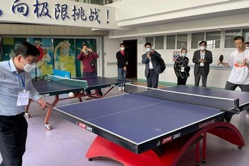 The Secretary for Labour and Welfare, Mr Chris Sun, led the Hong Kong social welfare sector delegation on a visit to Guangdong and visited a rehabilitation centre in Zhongshan Municipality this afternoon (April 26). Photo shows Mr Sun (left, front) playing table tennis with a person with a disability.