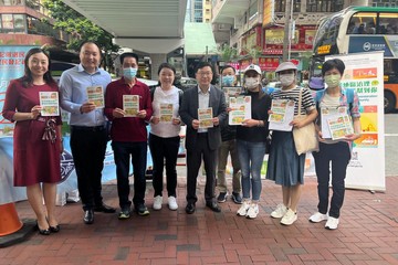 The Secretary for Labour and Welfare, Mr Chris Sun, together with the Under Secretary for Labour and Welfare, Mr Ho Kai-ming, and the Political Assistant to Secretary for Labour and Welfare, Miss Sammi Fu, today (May 5) visited a street booth in Wan Chai to explain to members of the public the proposal to improve district administration.