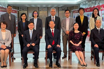 The Secretary for Labour and Welfare, Mr Chris Sun, today (May 8) started his visit in Beijing. The Permanent Secretary for Labour and Welfare, Ms Alice Lau, also joined the visit. Mr Sun paid a return visit to the China Disabled Persons' Federation (CDPF) this afternoon, subsequent to its visit to Hong Kong in mid-April. Photo shows (front row, from second left) Mr Sun; the Vice Chairman and Director of the Executive Council of the CDPF, Mr Zhou Changkui; Ms Lau; and participants of the meeting.