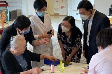 The Secretary for Labour and Welfare, Mr Chris Sun, today (May 10) concluded his visit in Beijing. The Permanent Secretary for Labour and Welfare, Ms Alice Lau, also joined the visit. Photo shows Mr Sun (first right) and Ms Lau (second right) extending warm wishes to an old lady aged 100 and appreciating her handicrafts in their visit to a residential care area for the elderly this morning.