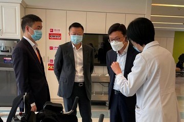 勞工及福利局局長孫玉菡今日(五月十日)結束在北京的訪問行程。勞工及福利局常任秘書長劉焱亦有隨行。圖示孫玉菡(右二)上午到訪一個養老園區,了解為長者提供的康復訓練。