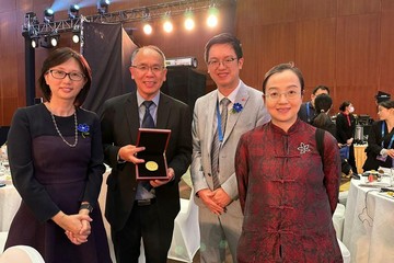 The Under Secretary for Labour and Welfare, Mr Ho Kai-ming, led the Hong Kong, China delegation comprising representatives of the Labour and Welfare Bureau and the Social Welfare Department to visit Beijing on May 20 afternoon to attend the Rehabilitation International (RI) Centennial Celebration. Photo shows Mr Ho at the RI Centennial Gala Dinner and Ceremony of RI Centennial Award of Outstanding Contributions on May 21 evening where he congratulated the five awardees of Hong Kong, China.