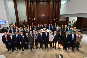 The 10th Ante Chamber exchange session was held at the Legislative Council (LegCo) today (May 24). Photo shows the Secretary for Justice, Mr Paul Lam, SC, (first row, centre); the President of the LegCo, Mr Andrew Leung (first row, seventh right); the Deputy Secretary for Justice, Mr Cheung Kwok-kwan (first row, fourth left); the Secretary for Culture, Sports and Tourism, Mr Kevin Yeung (first row, sixth left); the Secretary for Home and Youth Affairs, Miss Alice Mak (first row, sixth right); the Acting Secretary for Commerce and Economic Development, Dr Bernard Chan (fourth row, fourth left); the Under Secretary for Labour and Welfare, Mr Ho Kai-ming (second row, sixth left); the Under Secretary for Constitutional and Mainland Affairs, Mr Clement Woo (first row, first left); the Under Secretary for Transport and Logistics, Mr Liu Chun-san (first row, second right); and the Under Secretary for Education, Mr Sze Chun-fai (second row, fourth left), with LegCo Members before the meeting.