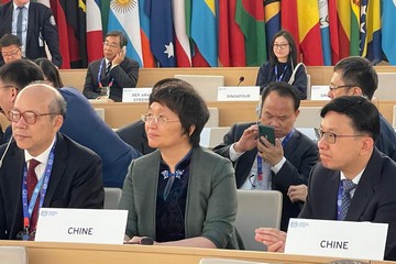 The Secretary for Labour and Welfare, Mr Chris Sun, arrived in Geneva, Switzerland, on June 8 (Geneva time) and started his visit. He was joined by the Commissioner for Labour, Ms May Chan. Photo shows Mr Sun (front row, right) accompanying the Minister of Human Resources and Social Security, Ms Wang Xiaoping (front row, centre), and the Ambassador Extraordinary and Plenipotentiary of the People's Republic of China to the United Nations Office at Geneva and Other International Organizations in Switzerland, Mr Chen Xu (front row, left), at the plenary sitting of the 111th Session of the International Labour Conference on June 9 morning.